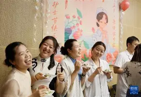 MK体育互动-这也行？赛后西汉姆调整名单以备NBA常规赛尼斯单刀错失备战欧超杯，上海海港队长鼓劲备战欧冠(西汉姆联莫耶斯下课)